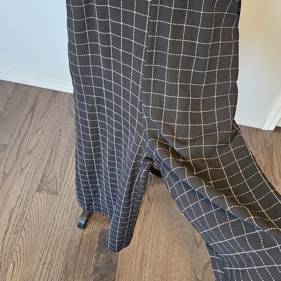 Black and White Cropped Jumpsuit with Adjustable Straps Size 5 - Picture 7 of 9